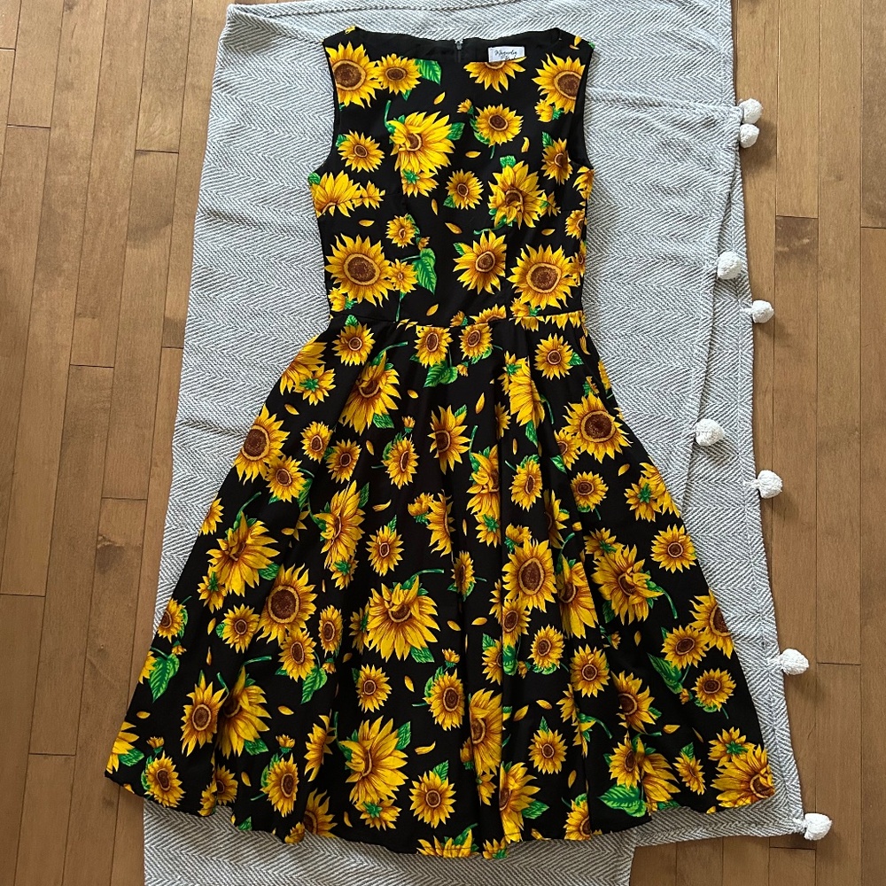 Women's Black Sunflower Print Midi Dress - Sleeveless